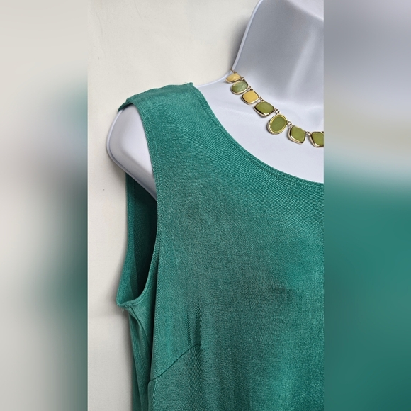 West End L Sleeveless Pullover Top Slinky Stretch Knit Comfort Green Versatile - Picture 2 of 5
